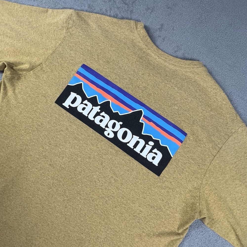 Patagonia Mens M P-6 Logo Responsibili-Tee Mountain Graphic T-Shirt Size Gold